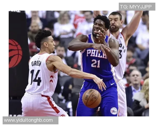 多伦多猛龙与76人激战正酣谁将赢得季后赛的关键对决